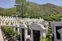 上海一个墓地大概是多少钱一块？